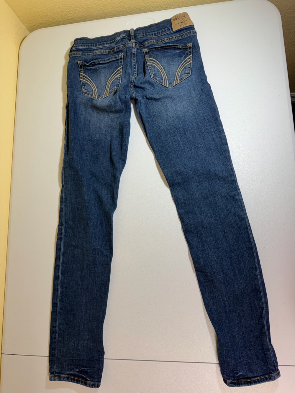 Hollister Oceanside Super Skinny Women's Straight-Leg Jeans in Dark Blue Wash - Picture 2 of 10